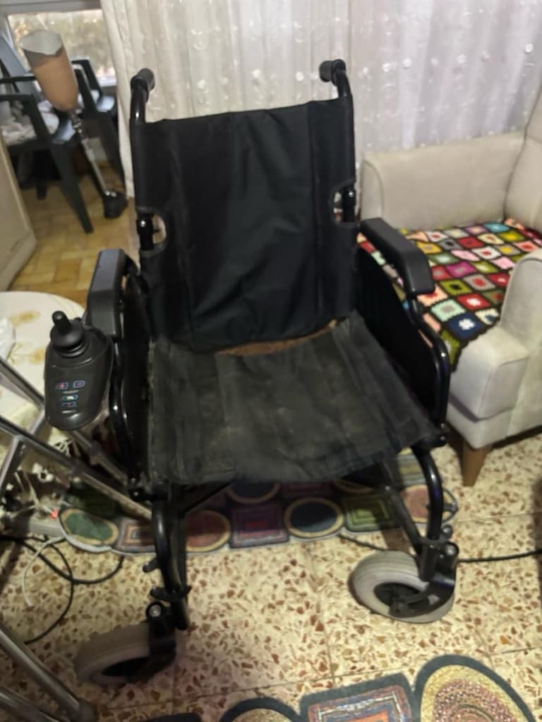 akülü tekerlekli sandalye