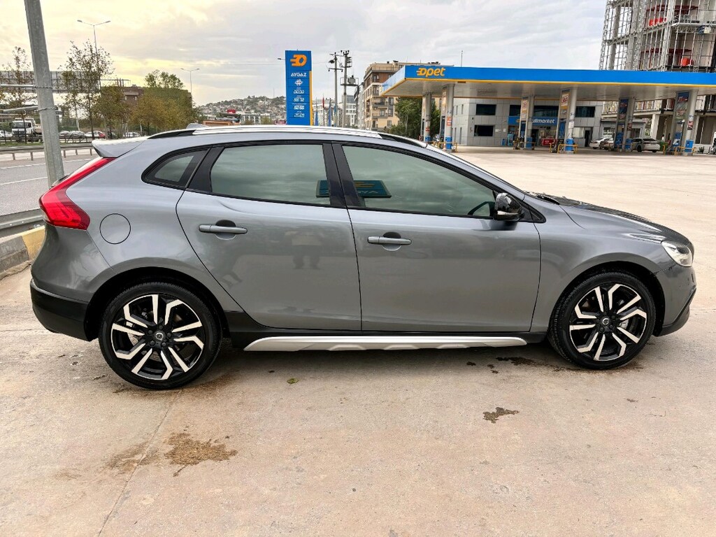 Volvo V40 Cross Country - 4