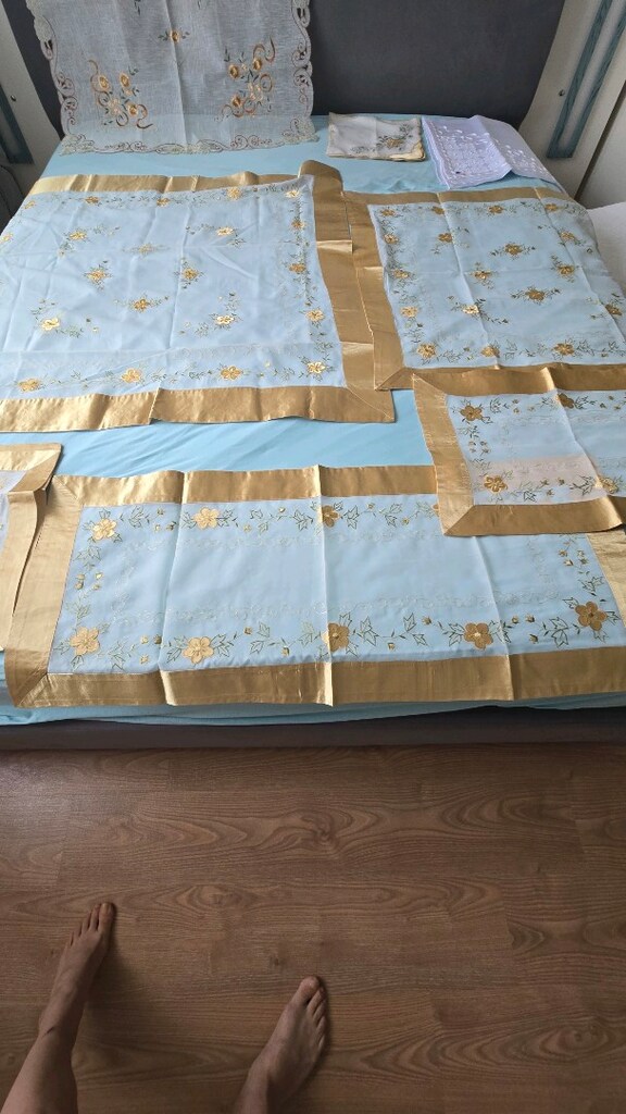 ceyizlik gold rengi masa sehpa ortuleri(20 parca)(sifir) - 11