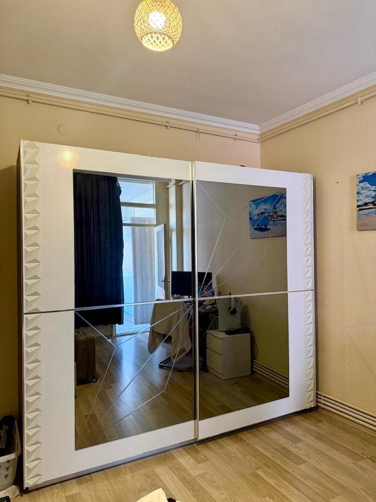 dolap sürgülü aynalı 2 kapılı, Çok Temiz. (pazarlık payı vardır)