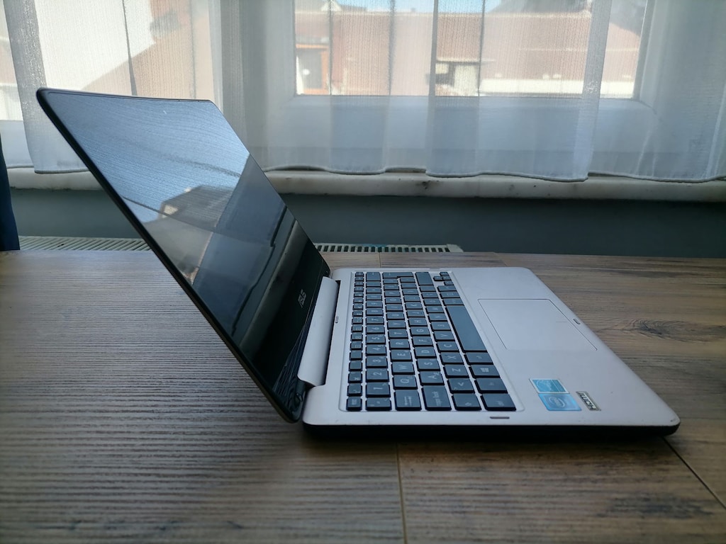 ASUS Transformer Book Flip TP200SA - 3