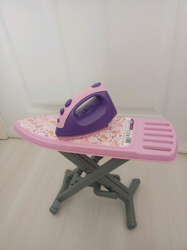 sifir utu ve masasi masa katlanip acilabilir asla kullanilmadi