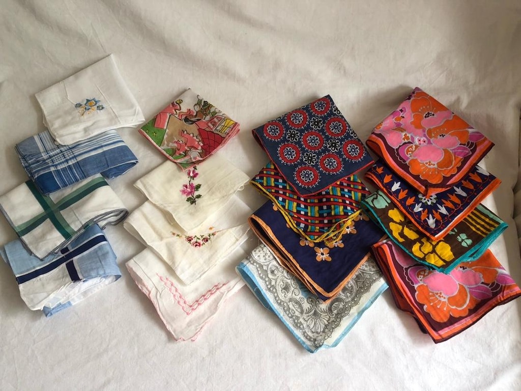MERAKLISINA 45-50 yıllık *16 KUMAŞ MENDİL * ,ÜSKÜDAR ,detay açıklamada