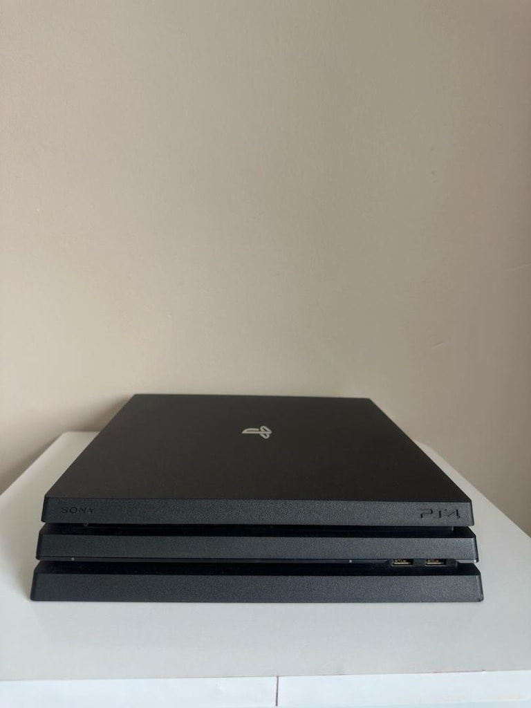 Playstation 4 pro - 5