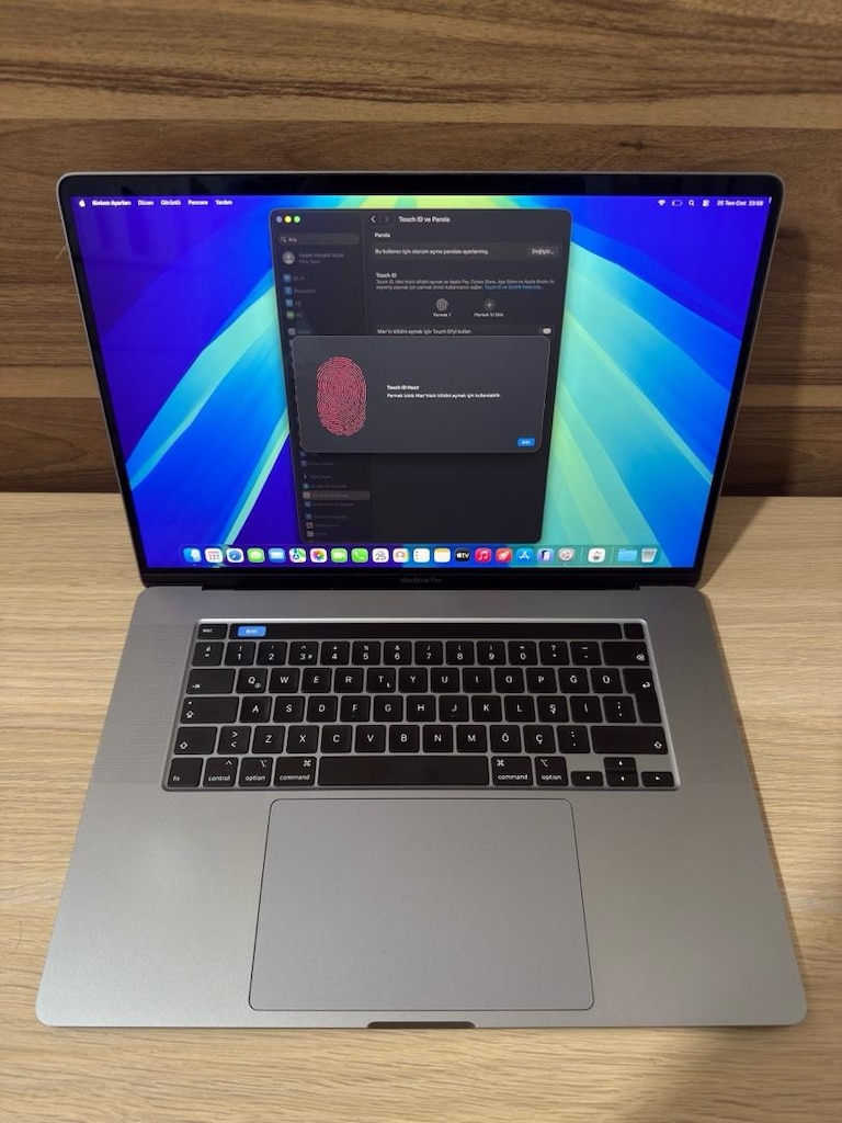 MacBook Pro / i7 / 16 inç / 16 GB Ram / 512 GB Ssd - 4