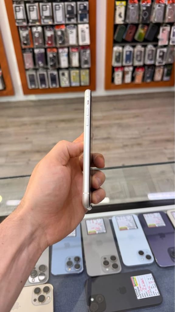 iPhone 11 White 128GB - 3