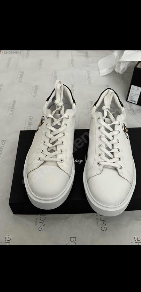 karl lagerfeld deri sneaker birkere giyildi - 4