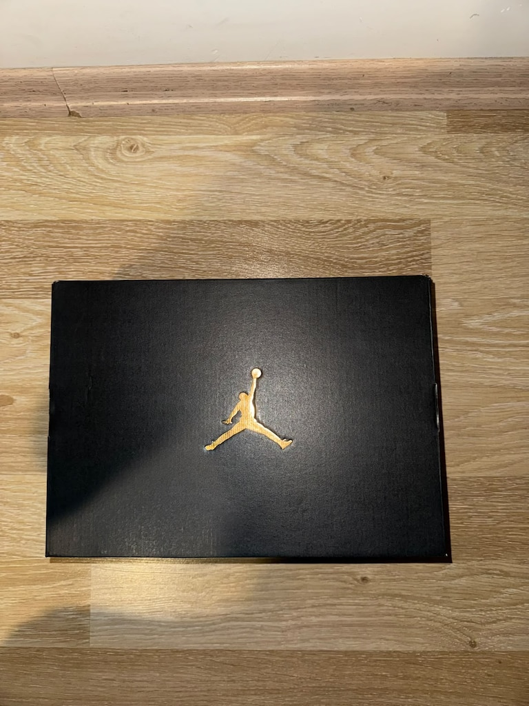Koleksiyonluk Sıfır Nike Air Jordan 1 Mid (Siyah / Kırmızı / Beyaz) — görsel 8/8