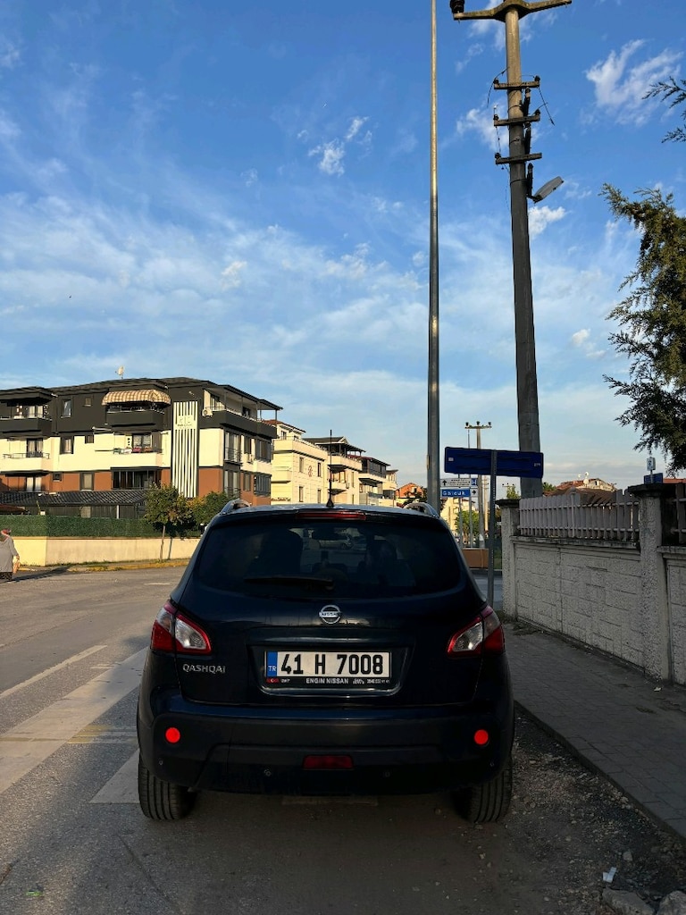 Siyah Nissan Otomobil - 3