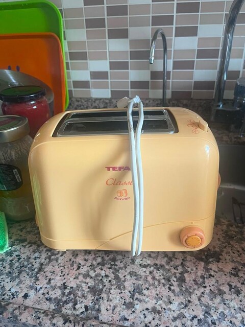 2 tane avize 1 ekmek kızartma makinesi 1 tane meyve sıkacağı