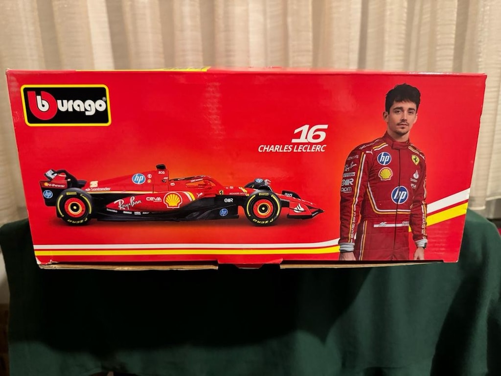 Ferrari Burago 1:43 F1 Yarış ve Pit Ekibi Diecast Seti - 11