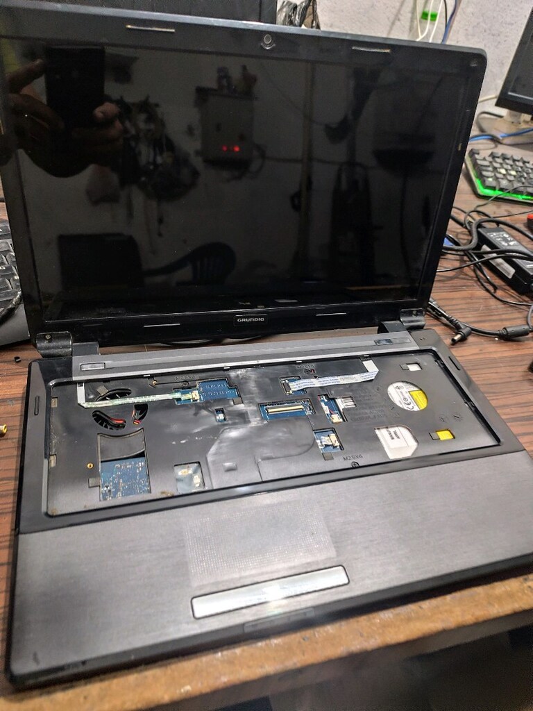 Grundig İ7 Leptop - 6