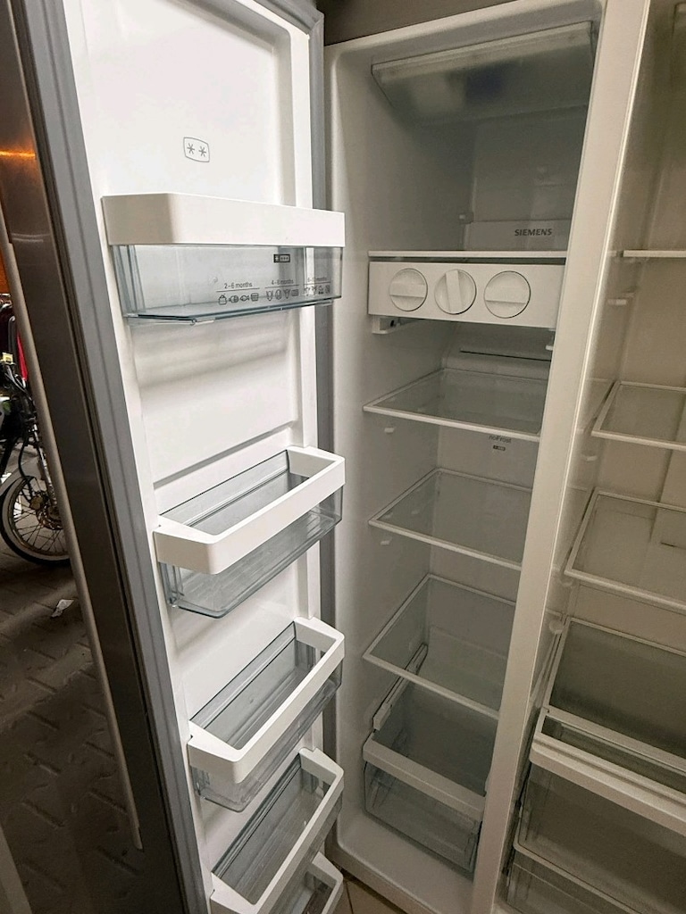 Siemens Buzdolabı Tertemiz sağlam ve sorunsuz çalışıyor. Sıfırdan far - 3