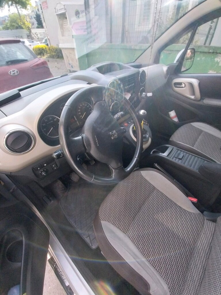 PEUGEOT PARTNER ALLURE 1.6 HDI - 9