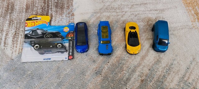 yeni gibi çok kaliteli hot wheels arabalar