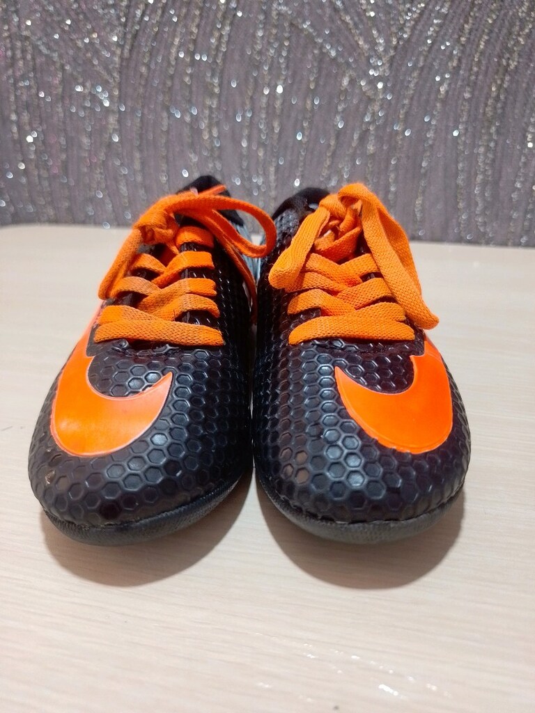 Nike Çocuk Halı Saha Kramponu (30) Numara - 2