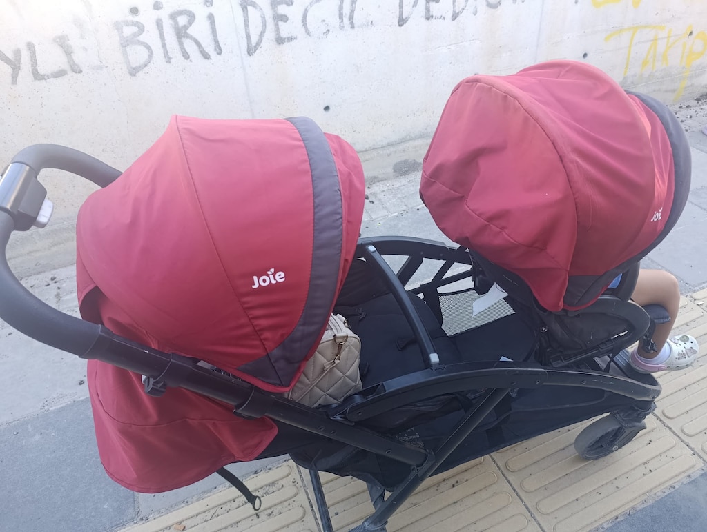 İkinci el çift bebek arabası calismayan aksami yoktur kırık yırtık yok - 4
