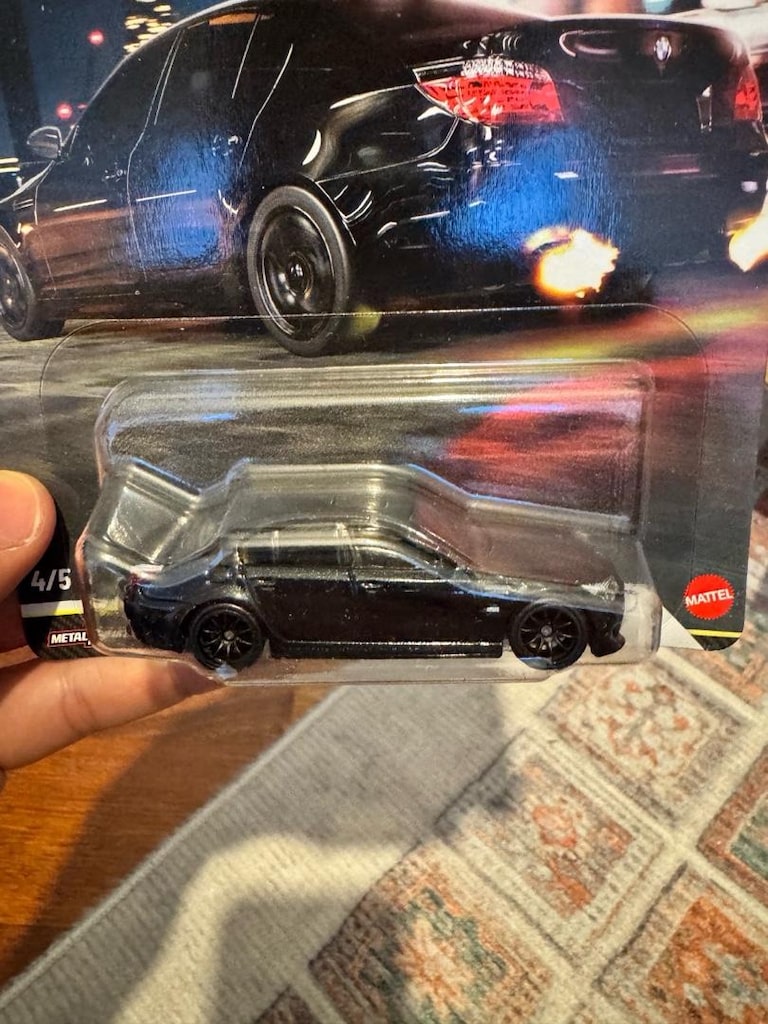 Hot Wheels Premium 2010 BMW M5 - 3