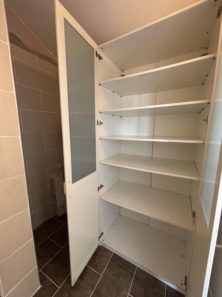 ikea gardırop (2 kapı camlı - 5 raflı) - 2