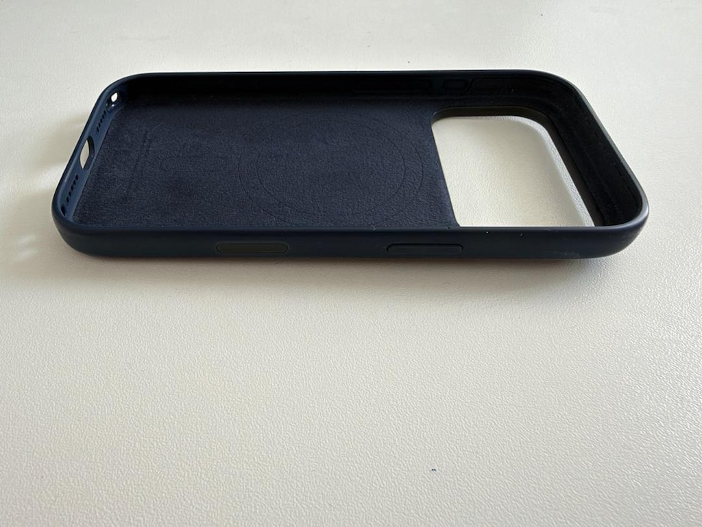 Apple iPhone 17 Pro MagSafe Silikon Kılıf – Gece Yarısı - 3