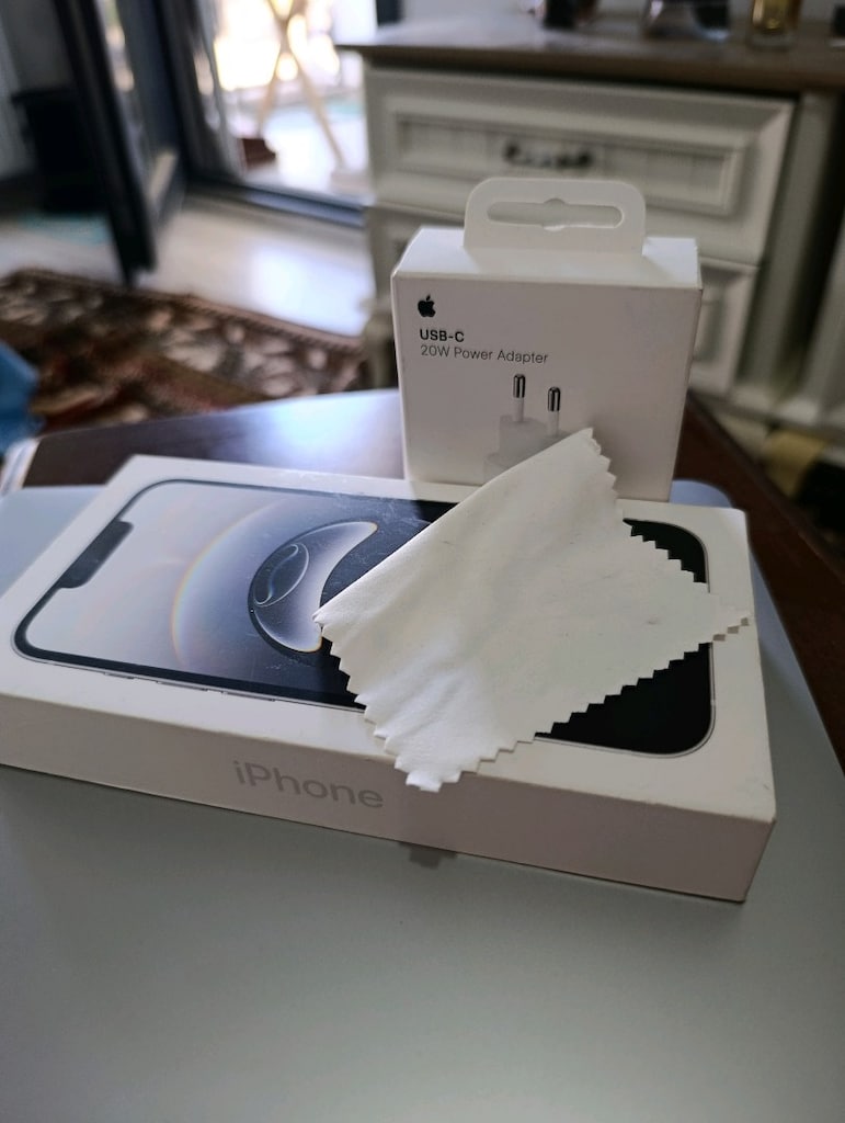 Tertemiz iPhone 16e - 6