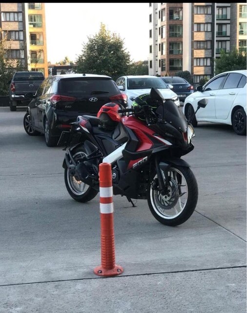 BAJAJ PULSAR RS200