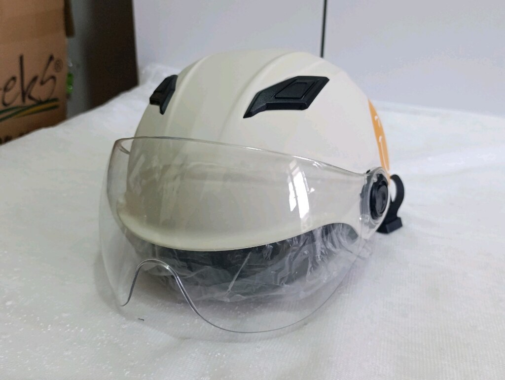 Çift Vizörlü Gülen Yüz Motor ve Scooter Kaskı - Sıfır Ürün - 4