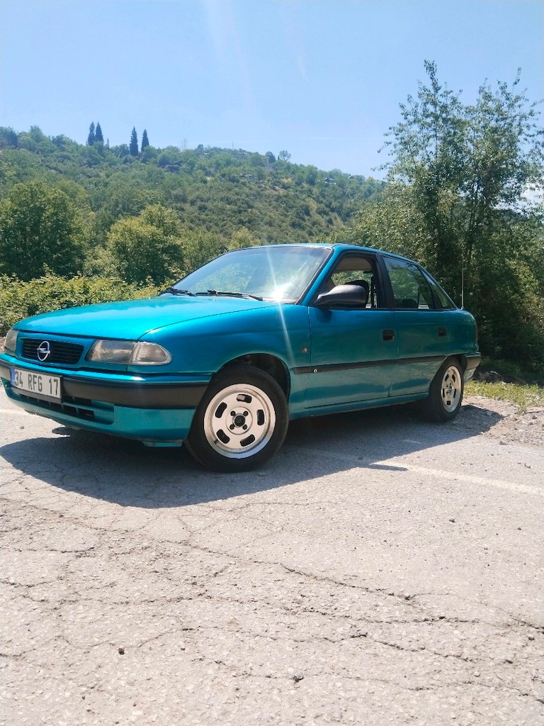 ACİL SATİLİK OPEL ASTRA 96 MODEL OTAMATİK - 2