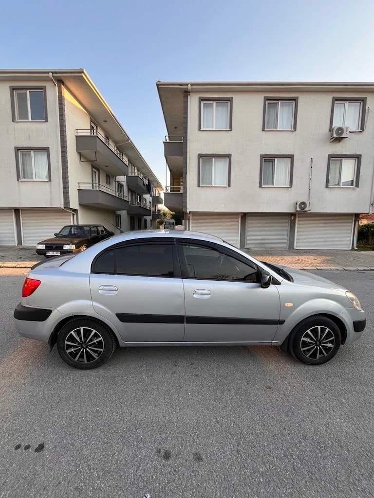 TEMİZ SORUNSUZ KİA RİO - 3