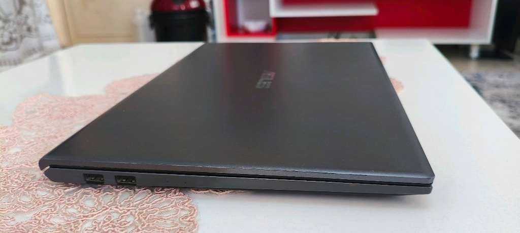ASUS VİVOBOK 15. GRAFİK_ AMD RYZEN 5_12GB DDR4_4GB AMD EK_FUL HD_SSD - 8