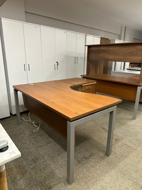 KLAS OFİS ÜSKÜDAR 160X150 BAROK CEVİZ L MASA