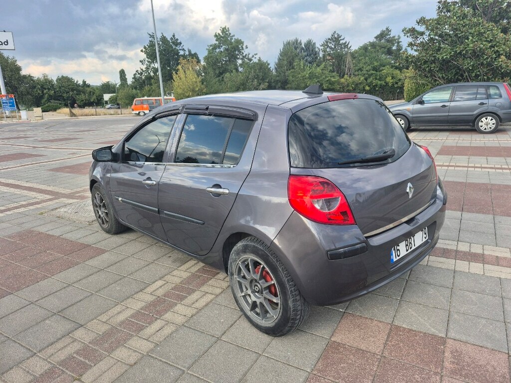 clio 3 - 8