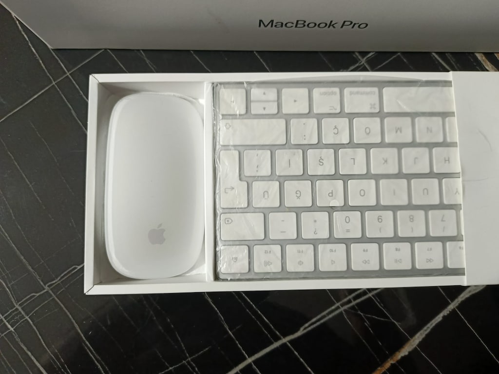 MacBook Pro M2 - 16GB RAM / 512GB SSD - %98 Pil / Sıfır Neyse Odur - 2