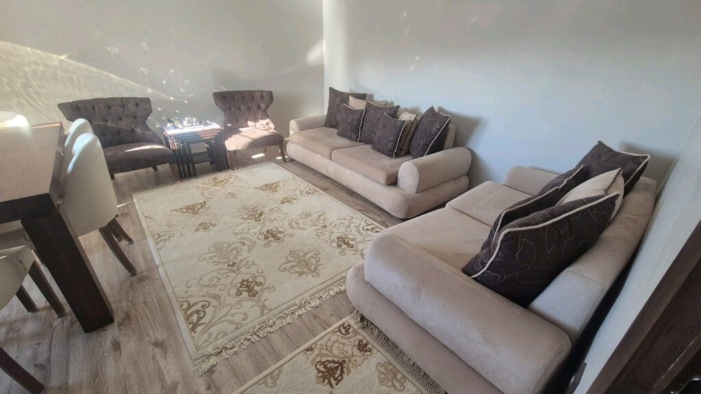 Titiz ve temiz kullanılmış yeni gibi 3+2+1+1 ve masa sandalye takımı - 6
