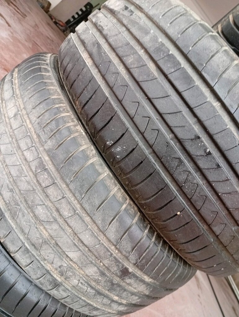 4 adet çıkma lastikler 215 55r16 sıfır gibi lastikler - 4