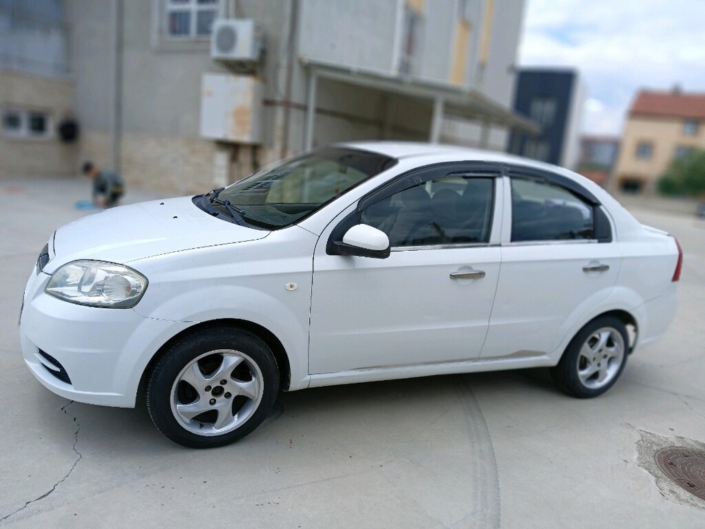 2012 model chevrolet aveo - 9
