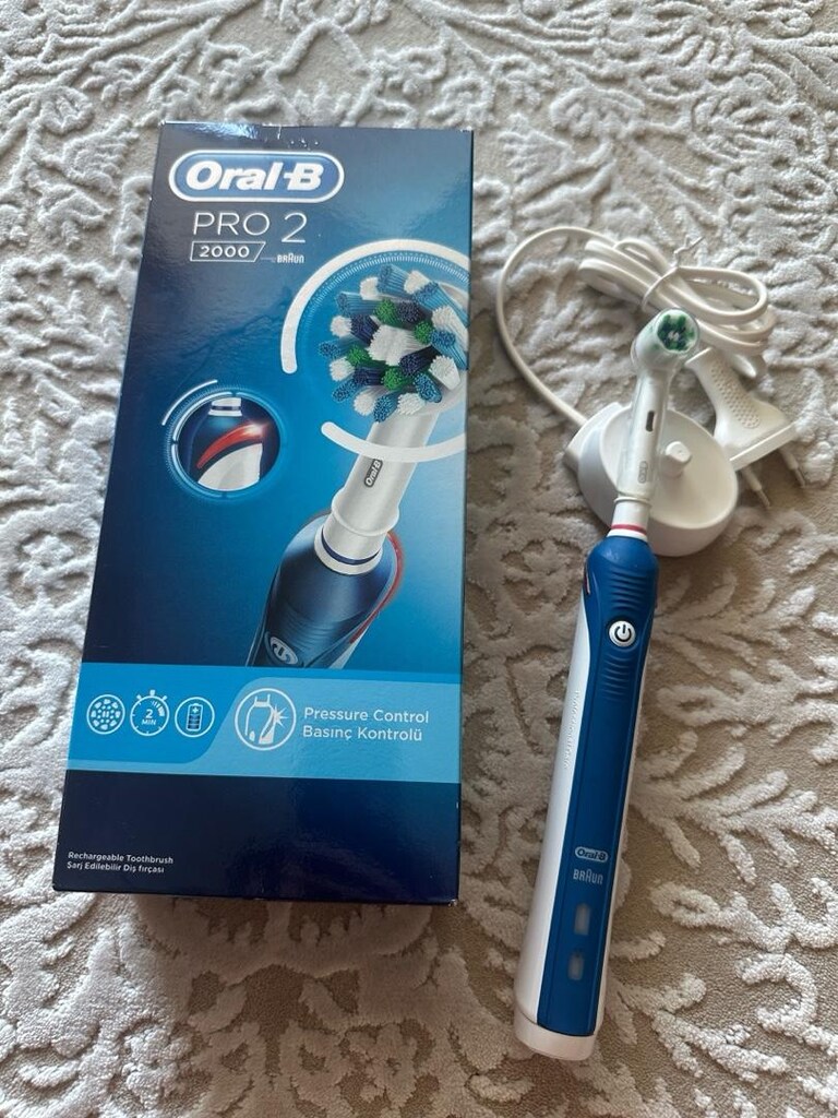 Oral-B Pro 2 2000 şarjlı diş fırçası - 4