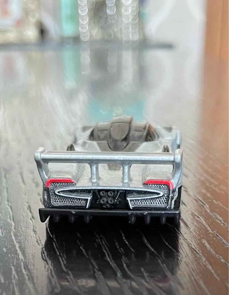 Hotweels Premium Pagani Zonda R - 4