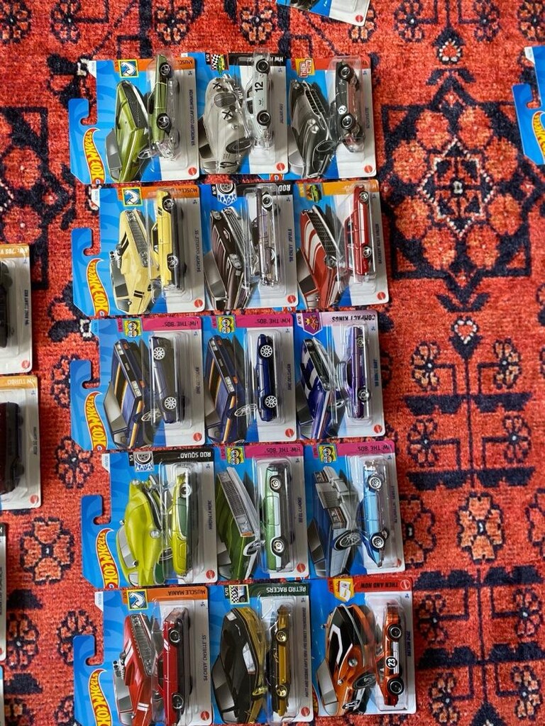 HOTWHEELS - 12
