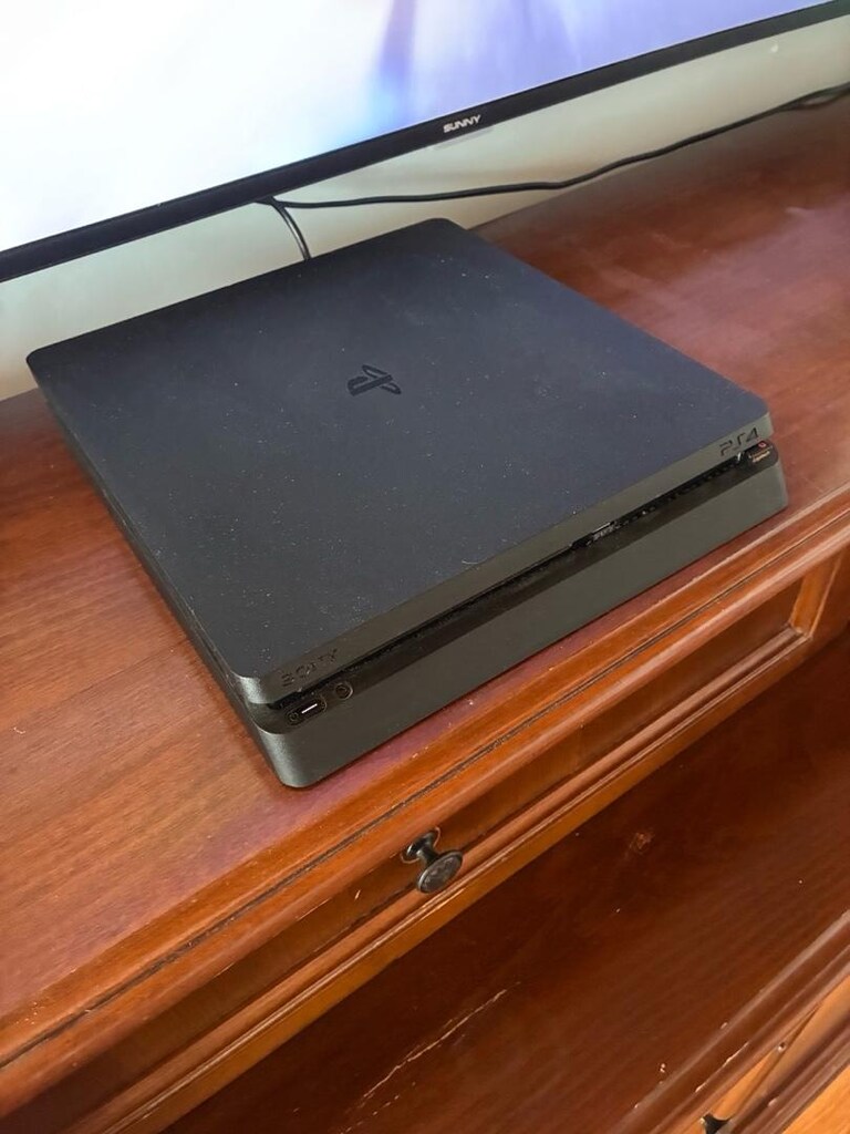 playstation 4 slim 1TB - 2