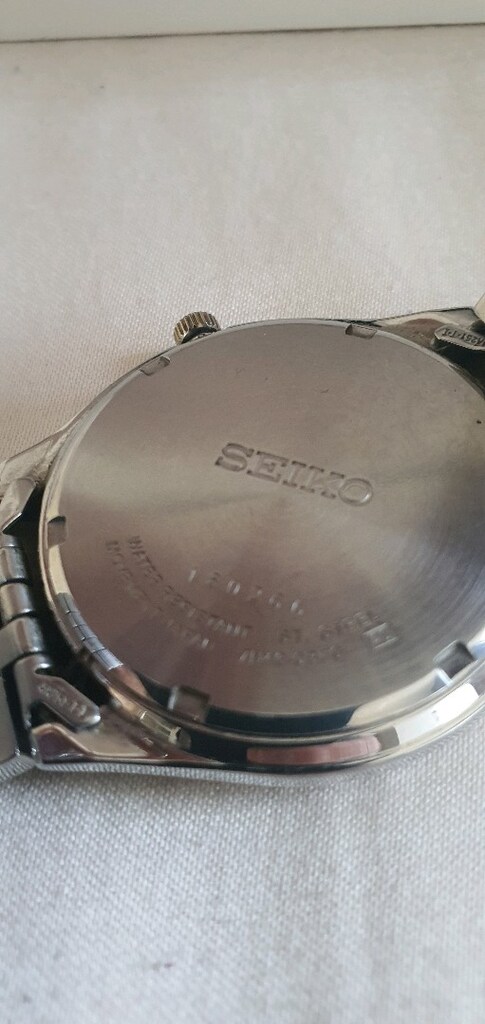 Seiko kol saati. Geliri hayır kurumlarına verilecektir - 3
