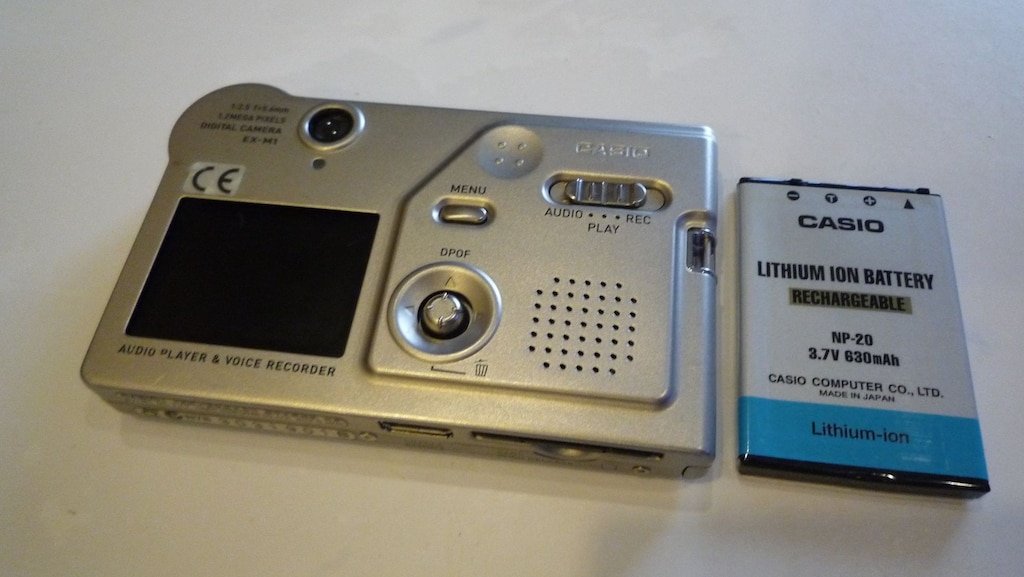 Casio Exilim EX-M1 Dijital Fotoğraf Makinesi Ses Kayıt MP3 Çalar - 3