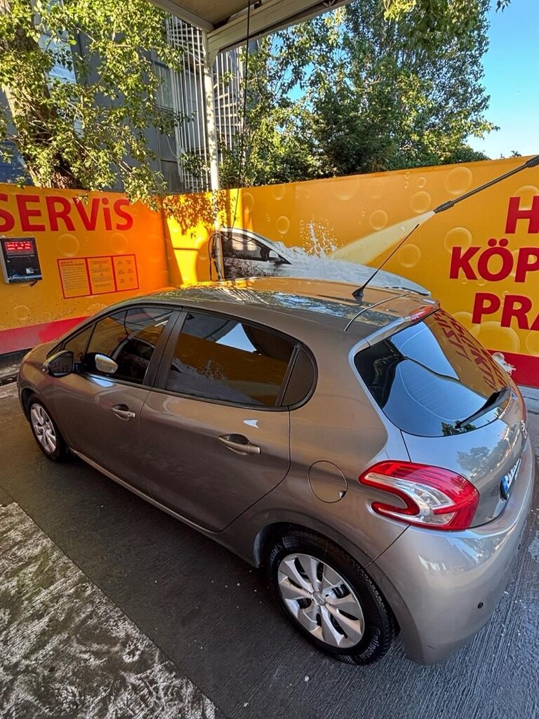 SAHİBİNDEN DEĞİŞENSİZ EMSALSİZ DOSTA GİDECEK PEUGEOT 208 1.4 HDI - 3