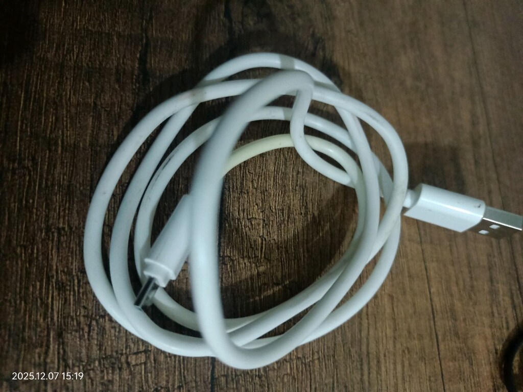 ESKİ VE YENİ CEP TELEFON ŞARJ ÇİHAZLARI VE KULAKLIKLA - 9