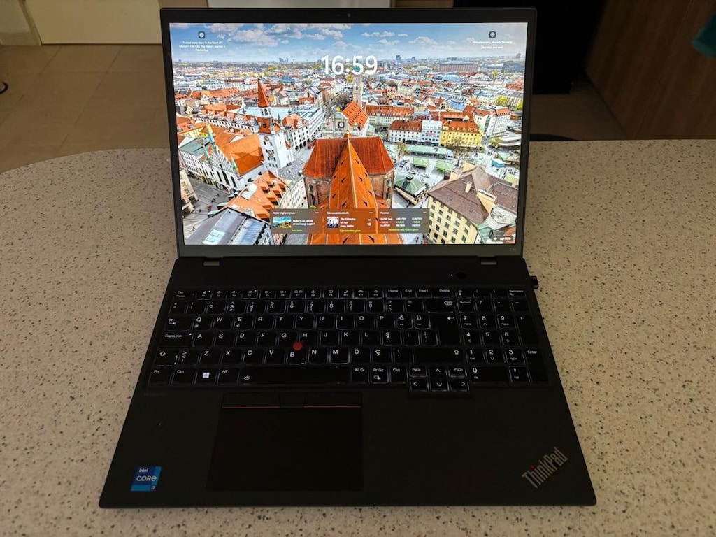 Lenovo thinkpad t16 gen2 32gb ram 1tb ssd 16’