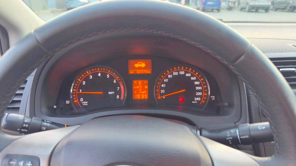 2011 model 83.000km Toyota avensis - 6