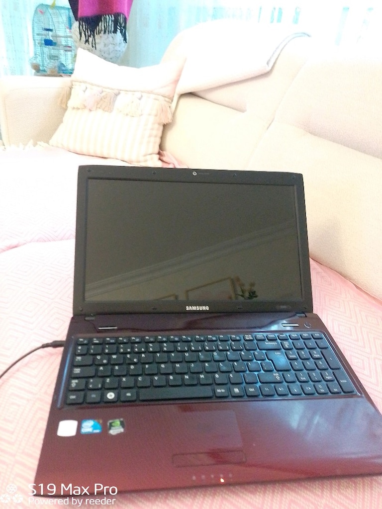 Samsung i5 laptop - 8