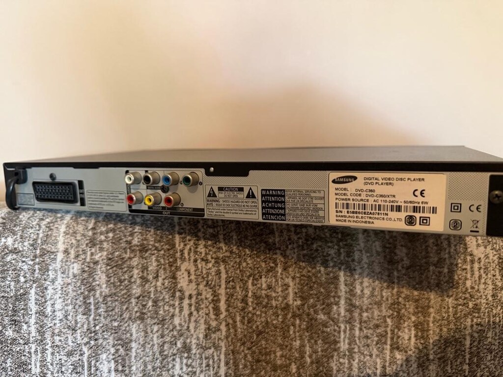 SAMSUNG DVD PLAYER - 8