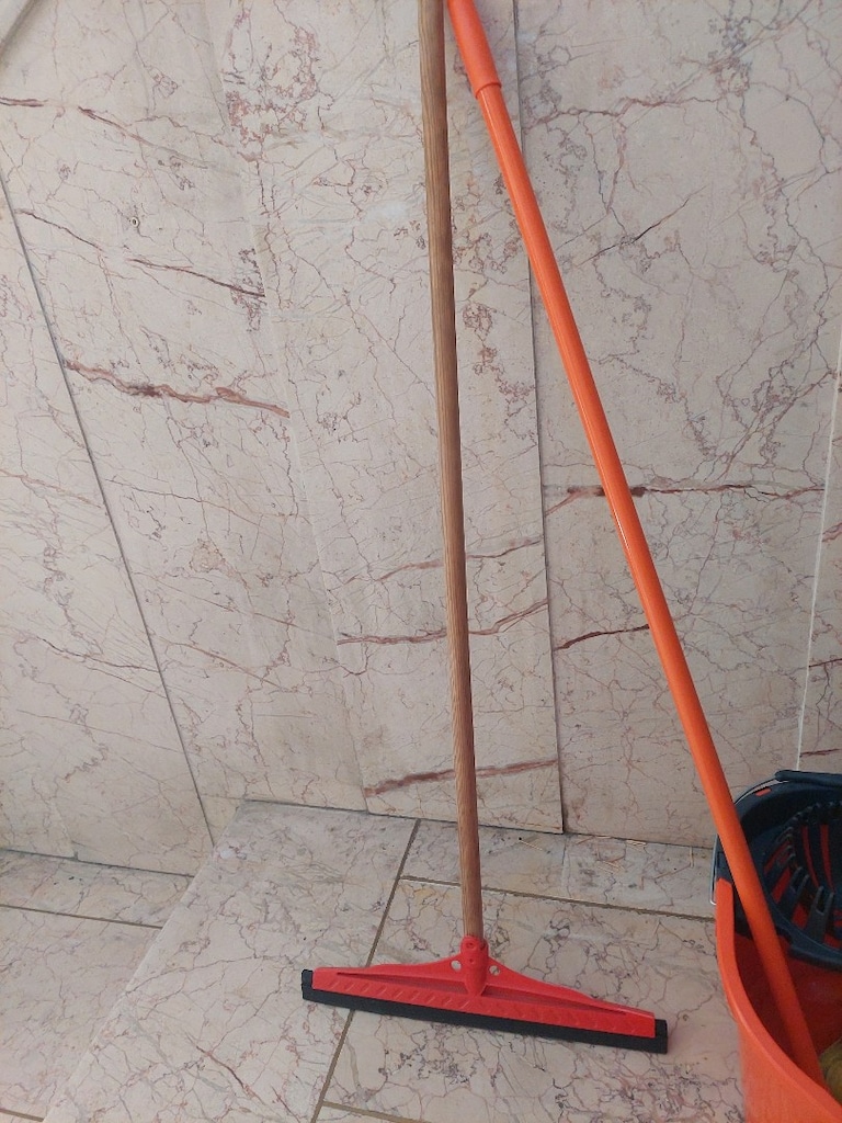 Temizlik kovası Fırça ve çekpas. Hepsinin fiyatıdır - 9