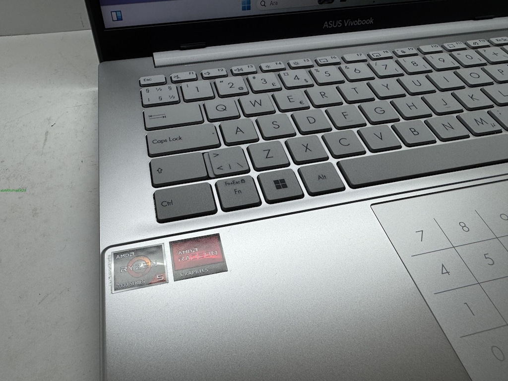 ASUS VİVOBOOK AMD RYZEN 5 İŞLEMCİ 8 GB RAM 512 M2SSD - 3